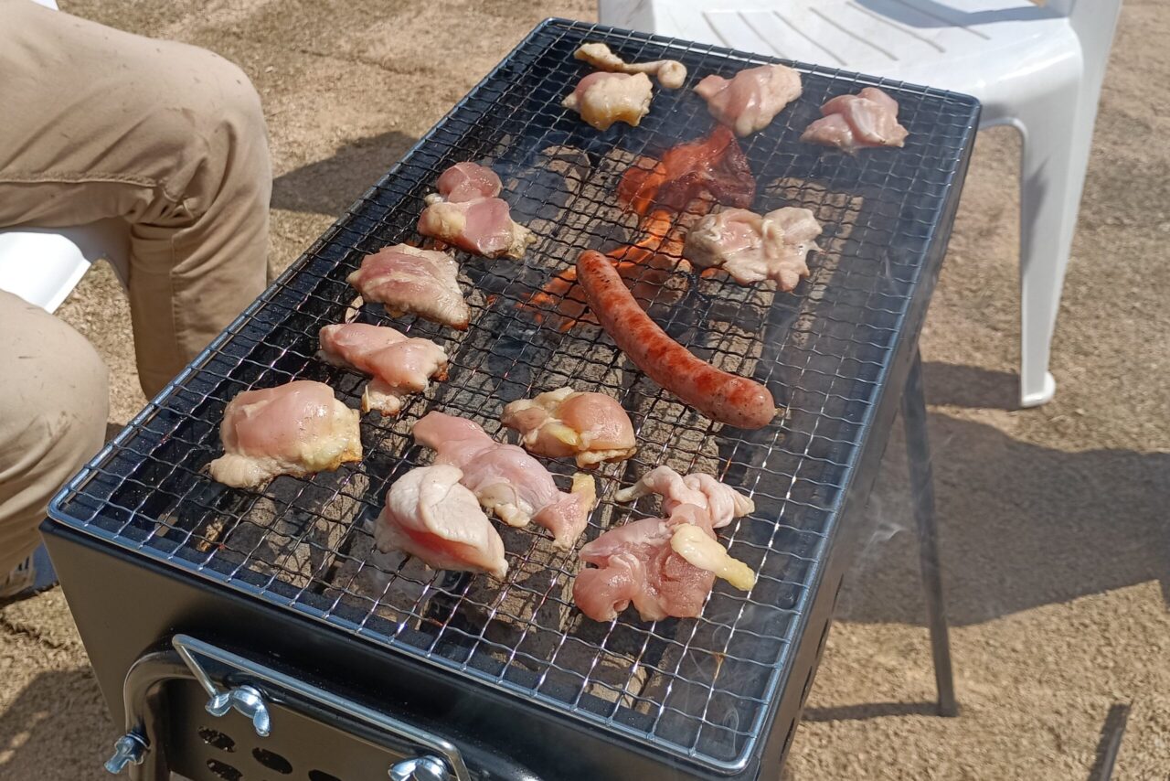 バーベキューを楽しんでいる写真
