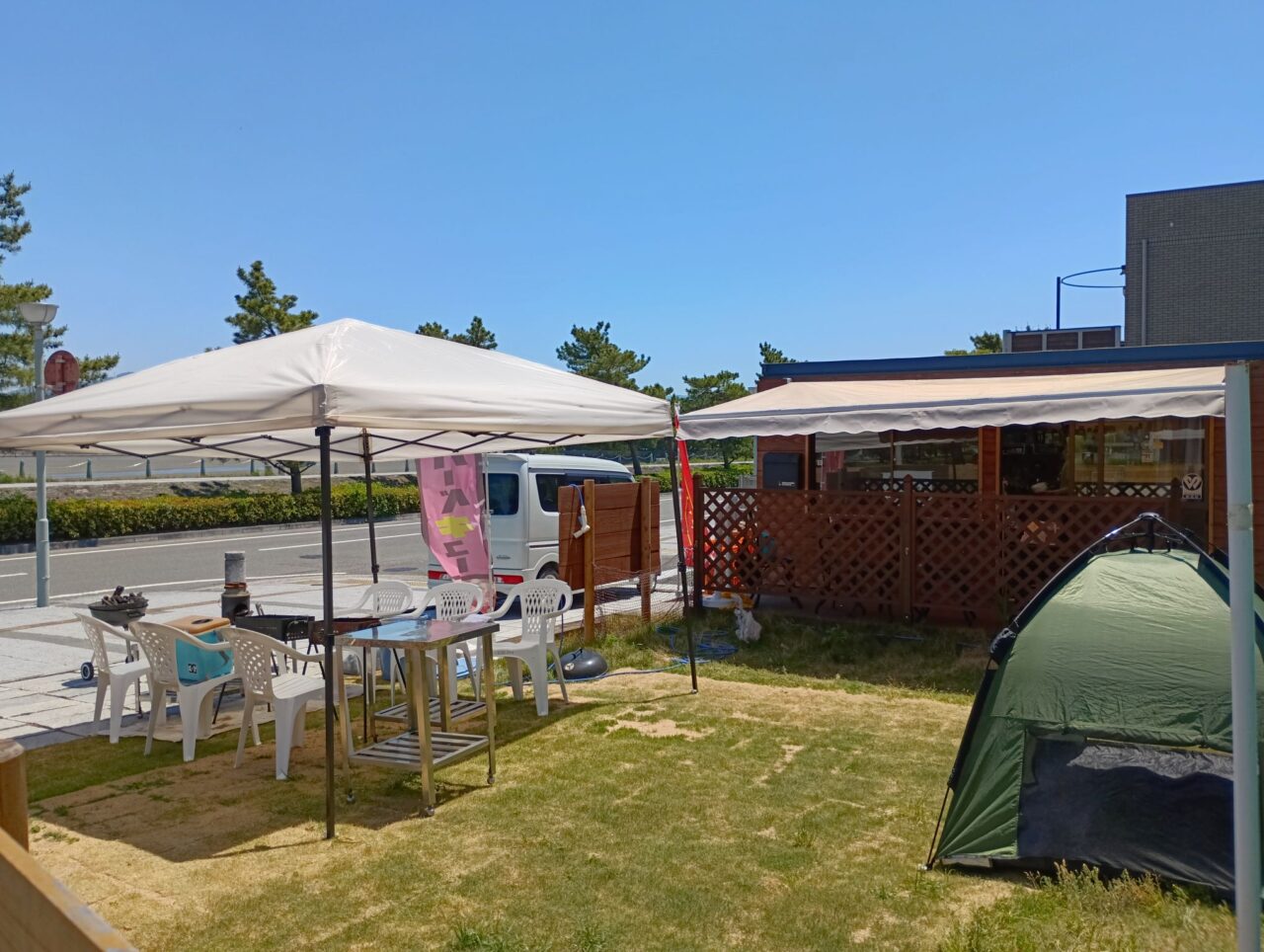 テント、日よけなどを設置した敷地